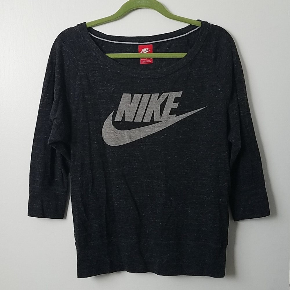 Nike Sweater 3/4 sleeves.